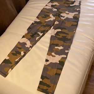 Offline by Aerie 7/8 Hi Rise leggings camouflage print